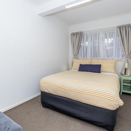 2 Bedroom Home Away From Home Near Cbd & Private Parking Hamilton Buitenkant foto