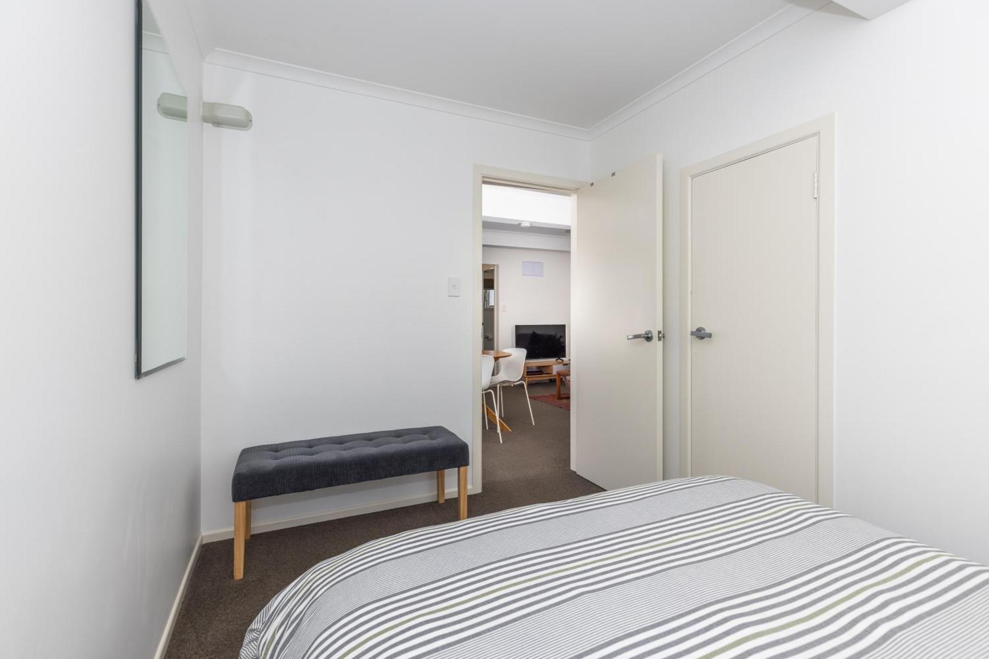 2 Bedroom Home Away From Home Near Cbd & Private Parking Hamilton Buitenkant foto