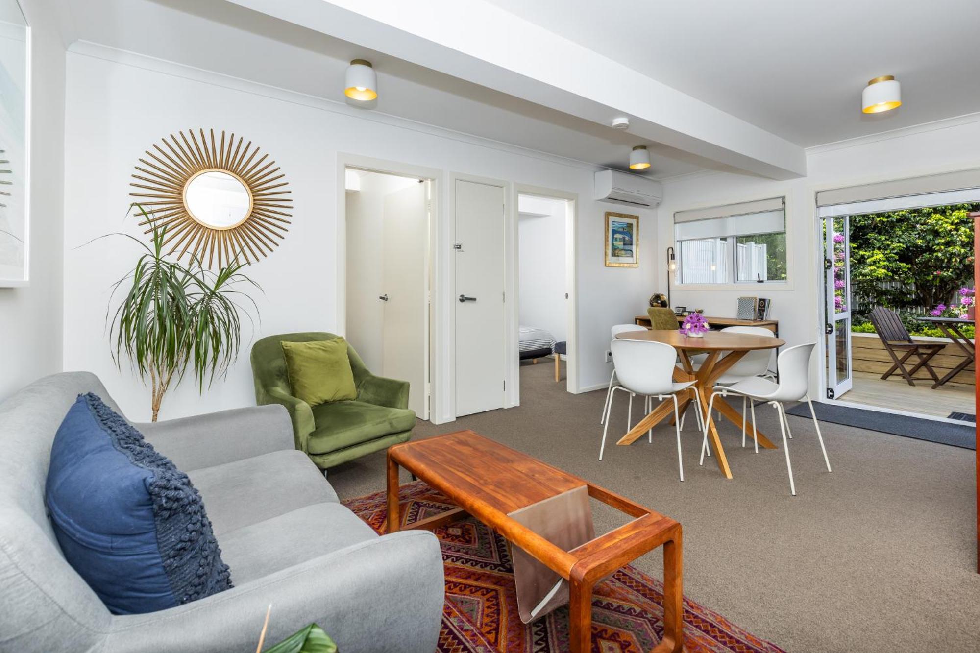 2 Bedroom Home Away From Home Near Cbd & Private Parking Hamilton Buitenkant foto