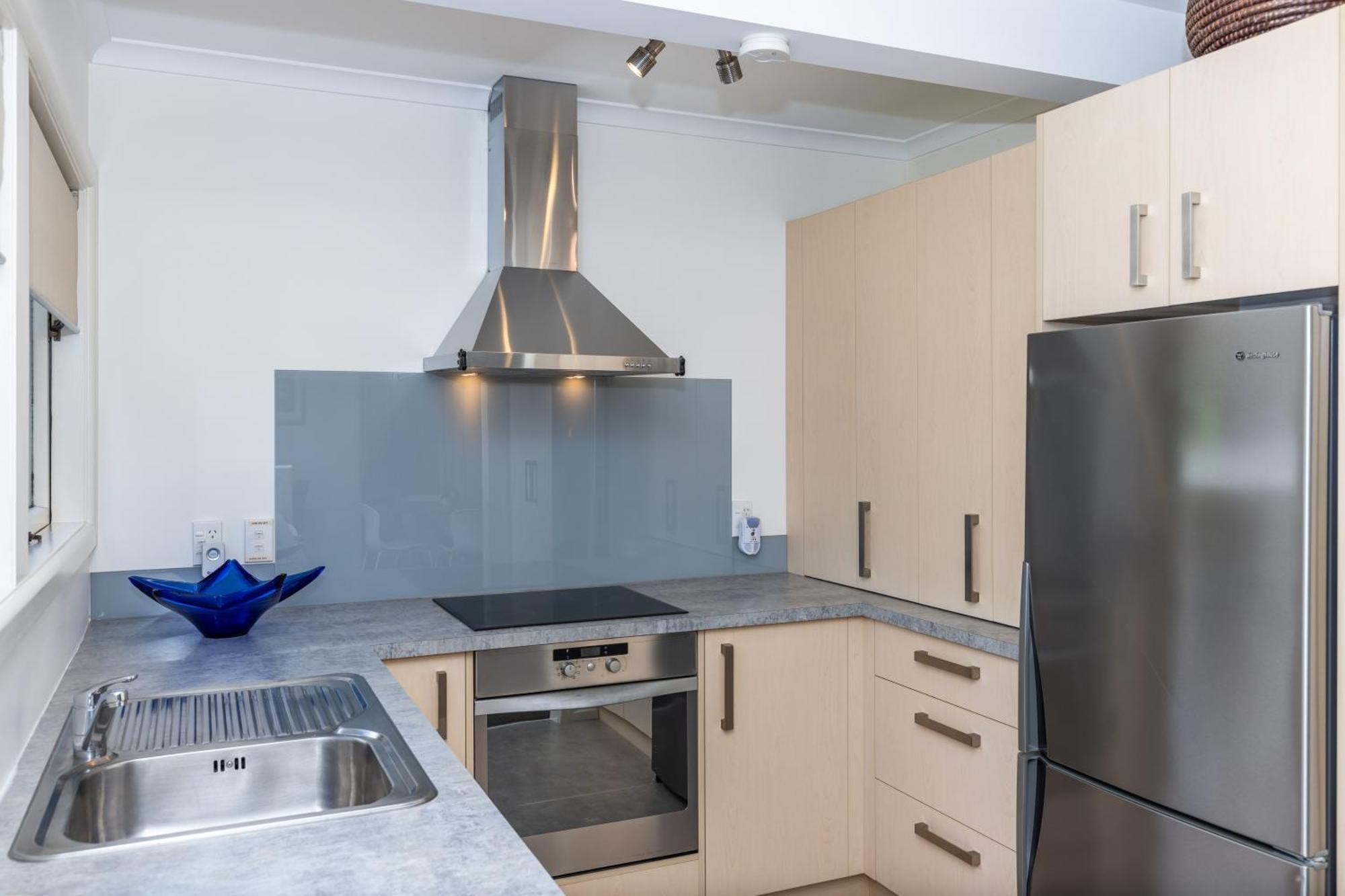 2 Bedroom Home Away From Home Near Cbd & Private Parking Hamilton Buitenkant foto