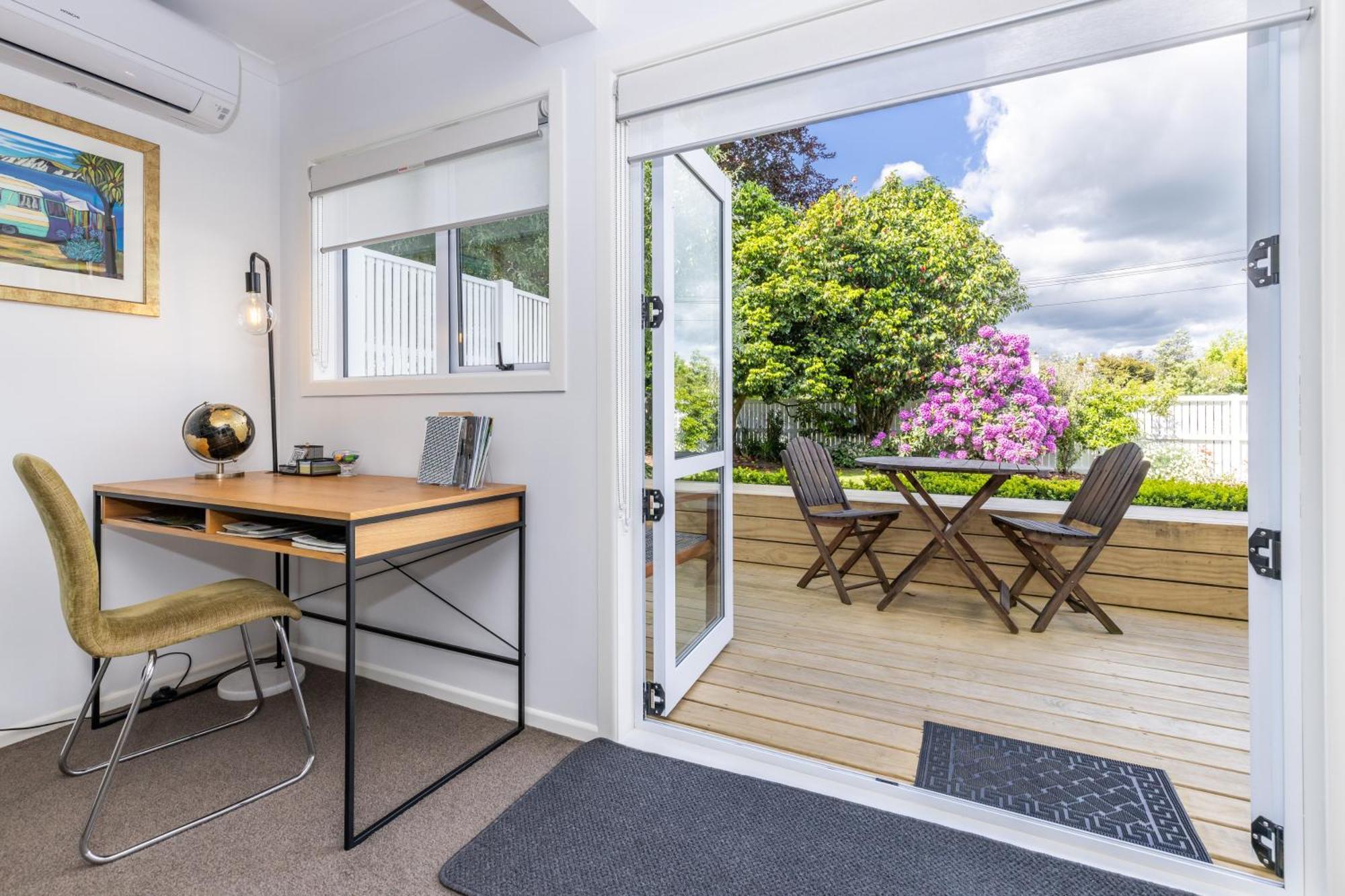 2 Bedroom Home Away From Home Near Cbd & Private Parking Hamilton Buitenkant foto